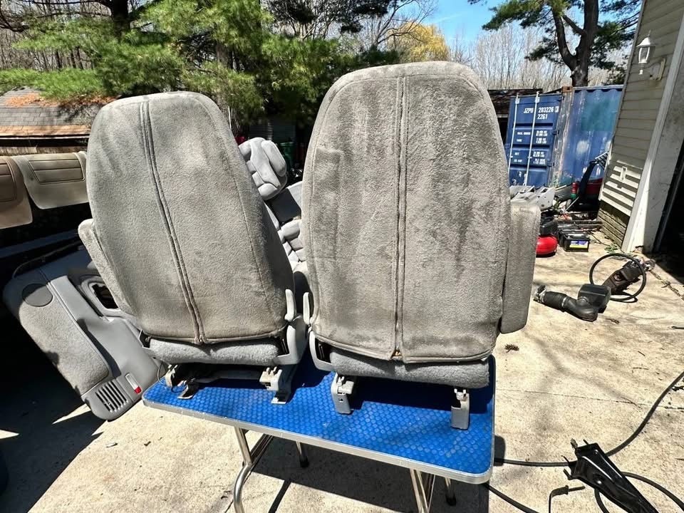 Bucket Seat Cores (Pair) - 88-94 Chevy/GMC OBS (Gray/White)